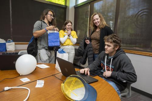 A family watching as a UC Davis admit submits their Statement of Intent to Register on Aggie Day.